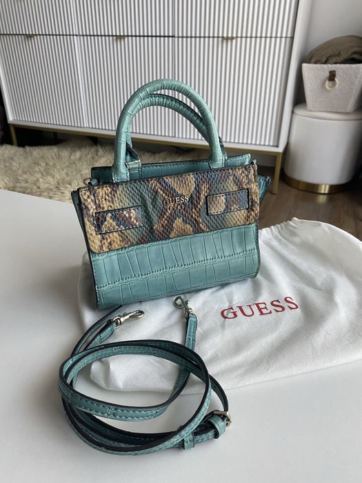 Skórzana torebka Guess skóra krokodyla turkusowa