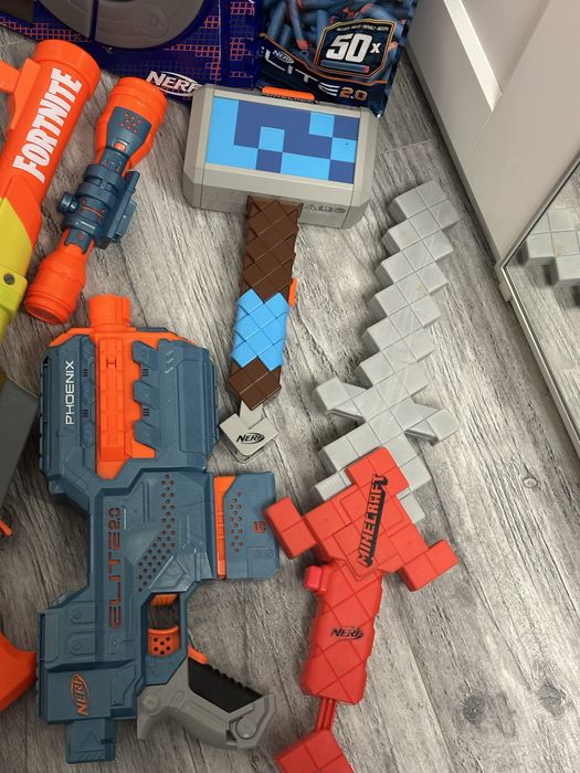 Nerf Fortnite & Roblox おもちゃセット Nerf x Roblox, wyrzutnia Roblox Zombie Attack Viper Strike +