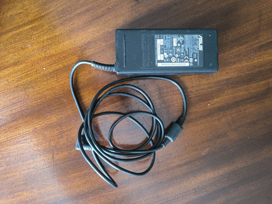 ASUS K55V Laptop with Intel Core I5 and DVD Drive (Fully Functional)64752311495939123