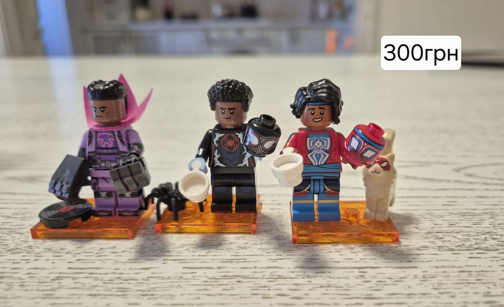 Продам три фігурки Lego по Across the spider verse