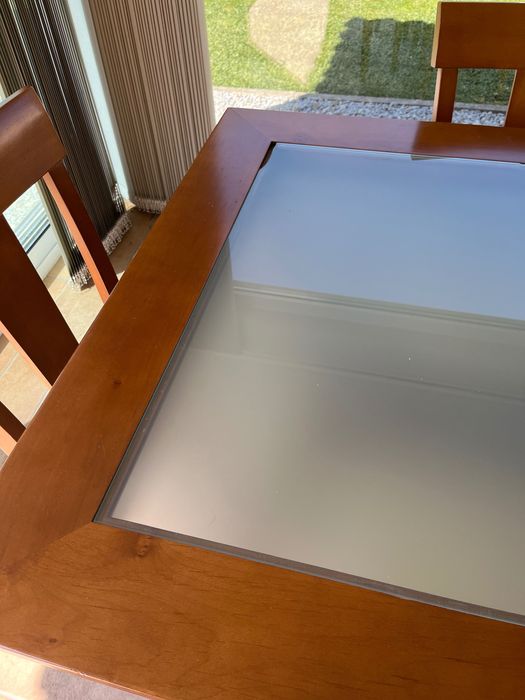 Mesa de jantar e 6 cadeiras