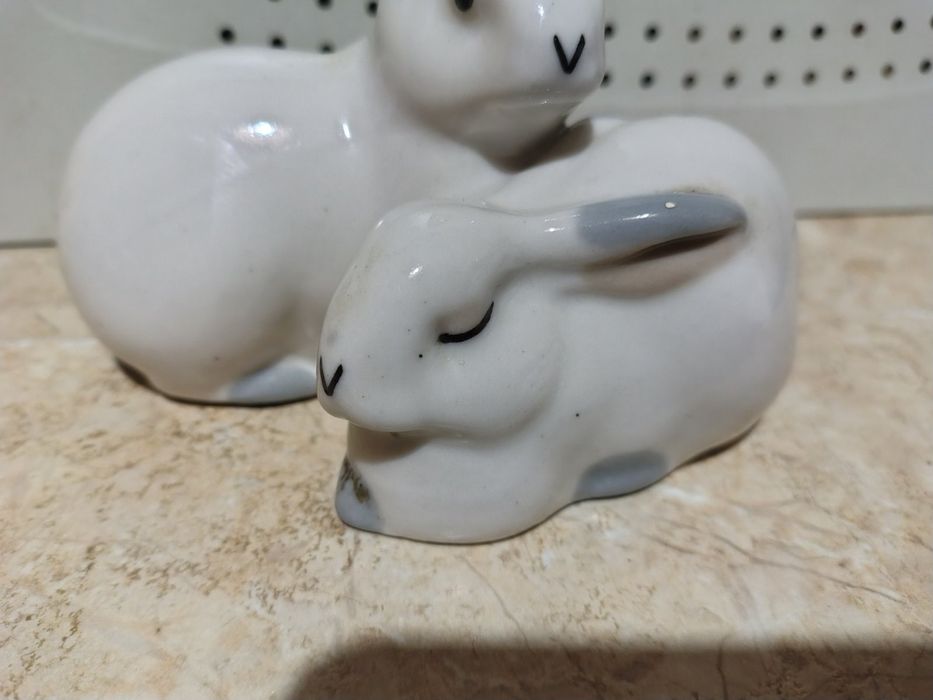 Статуетка "Кролики".