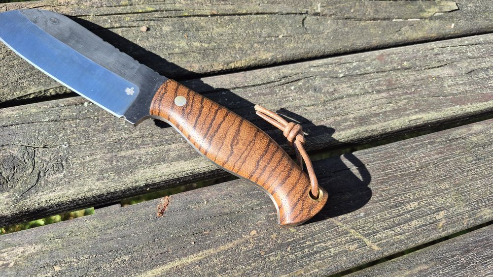 Nóż bushcraftowy ręcznie robiony