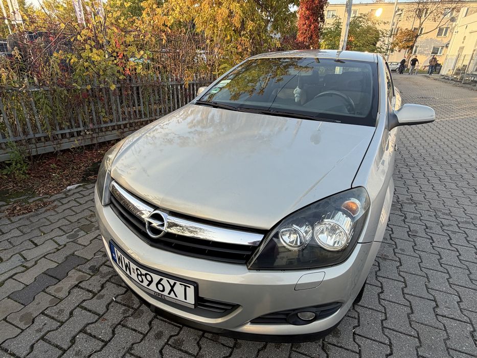 Opel Astra GTC 2006r