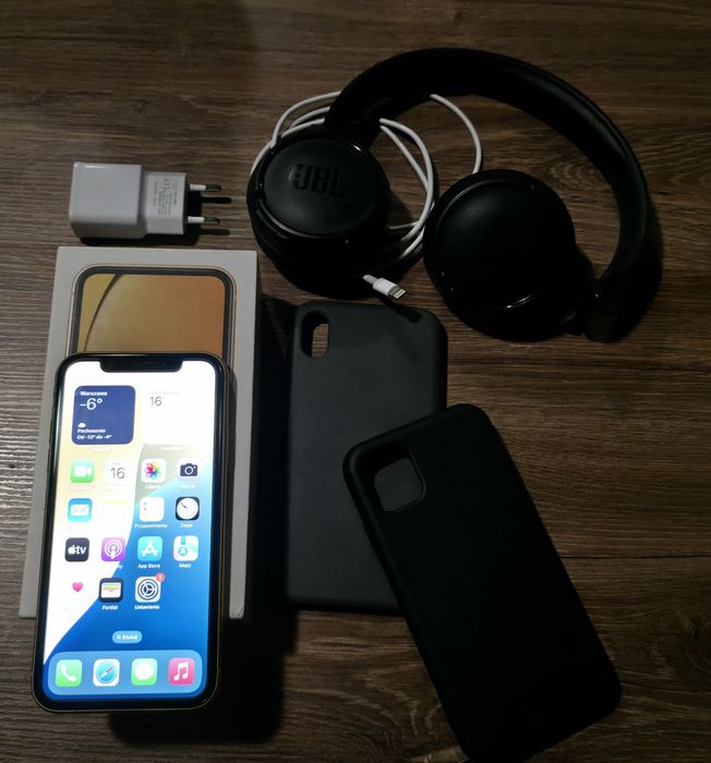 Smartfon Iphone Xr - 64 Gb - b.dobry stan - szkło etui ładowarka+ słuc