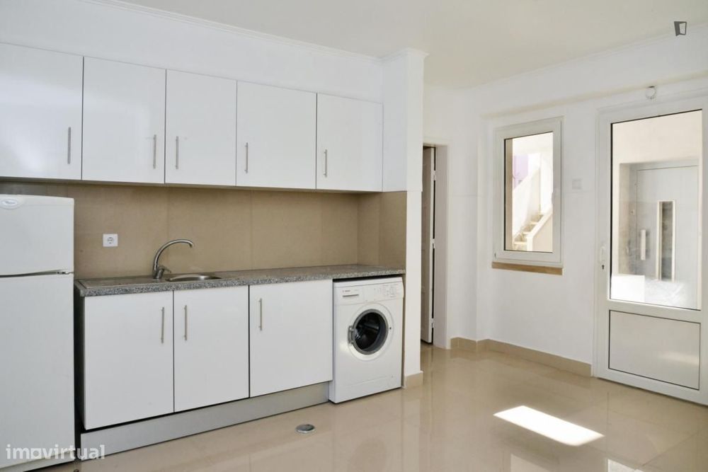 Quarto - localizado em Entrecampos Lisbon