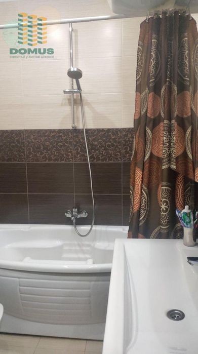 Продам 3- комн ЖК "Вернисаж", Таирова! Переуступка, есть балкон!