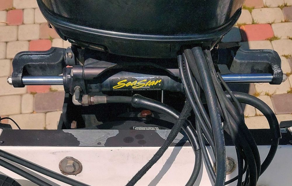 Лодка Triton TR21 + Лафет + Mercury 225 EFI Америка човен