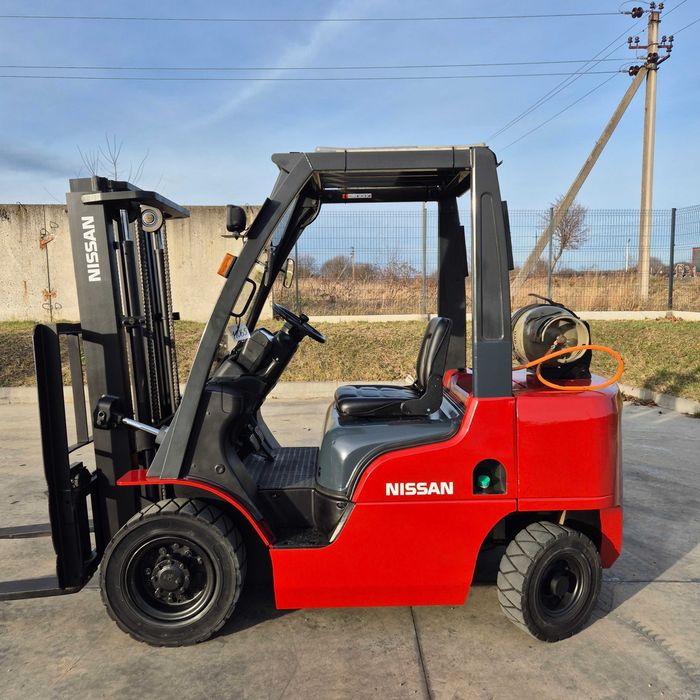 Погрузчик Nissan 2.5тон 2008р