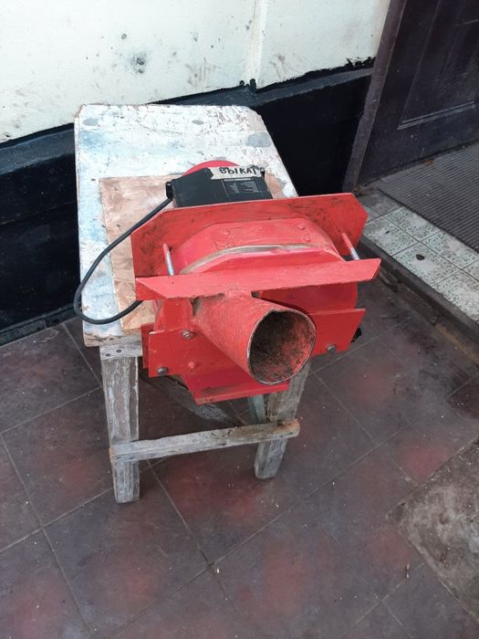 Измельчитель веток дробилка бу