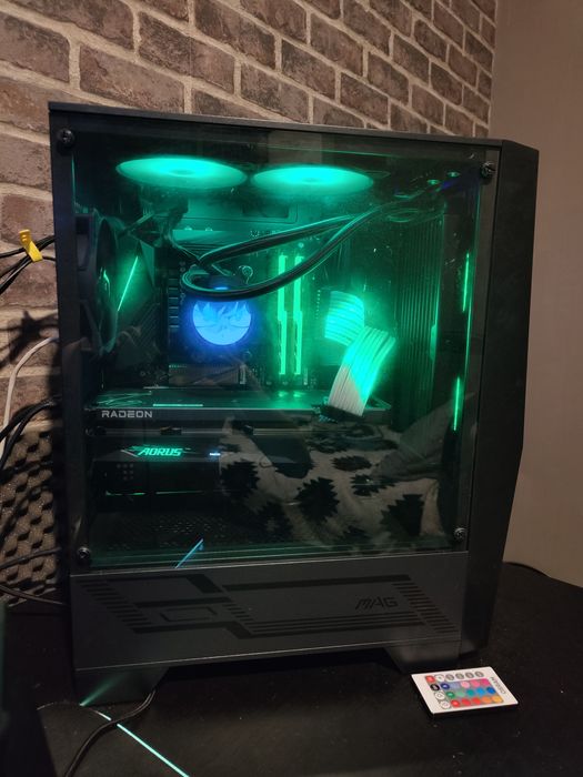 PC Gaming - Ryzen 7 5800x  ; Radeon RX 6700 XT 12 GB