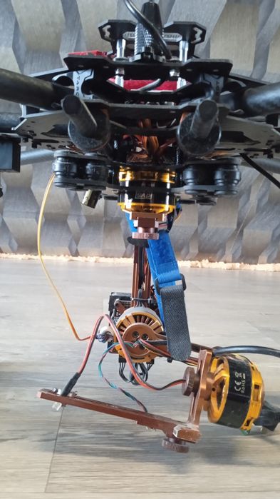 Duży dron typu HEXACOPTER – solidna konstrukcja, gotowy do pracy