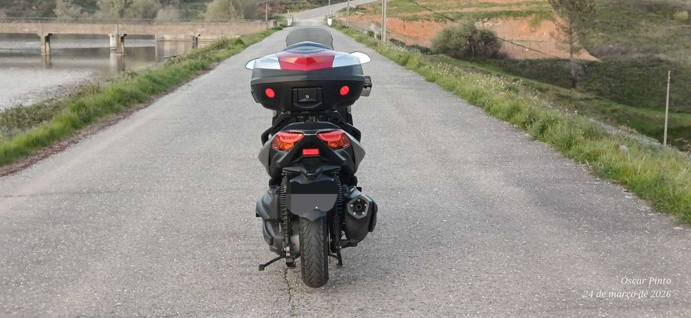 Vendo Moto Yamaha X-MAX 400 como nova . 12000 km