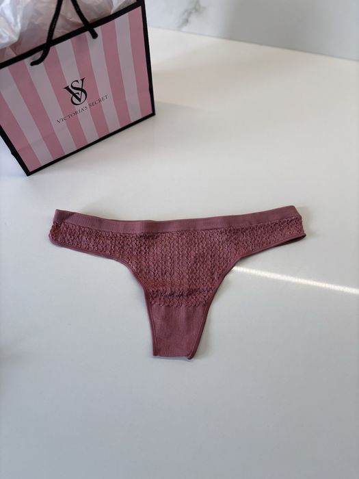 Nowe bezszwowe stringi PINK Victorias Secret S/36