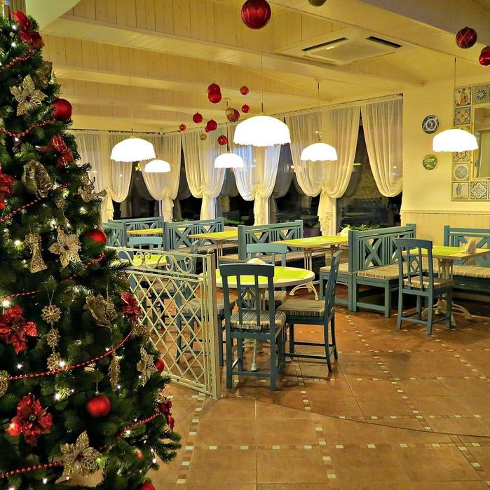 Продаж об'єкта з двох приміщень з діючим кафе в районі автосалонів