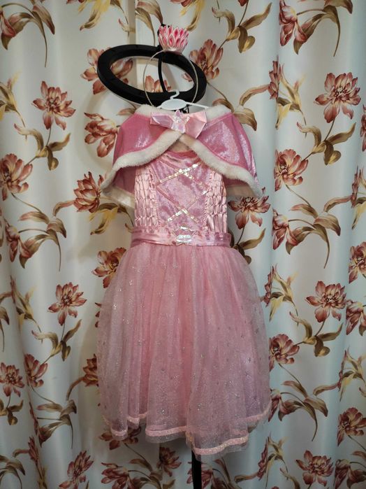 Святкове плаття для дівчинки 5-6 років , +коронка