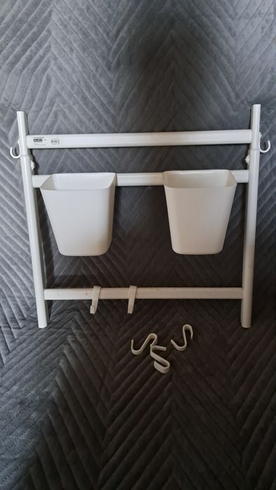Regulowany stojak z haczykami ikea