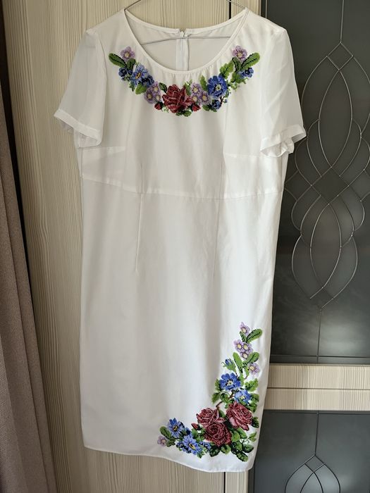 Продам вишите плаття бісером