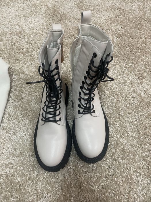 Кожаные ботинки новые 39 р. беж.
