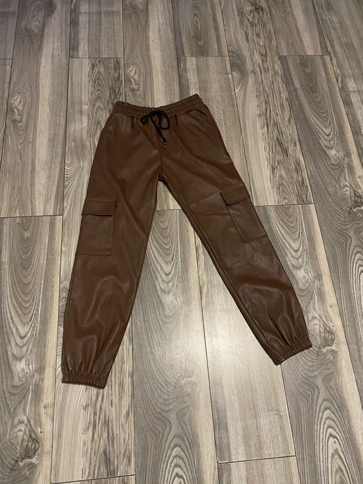 Spodnie skóropodobne czekoladowe