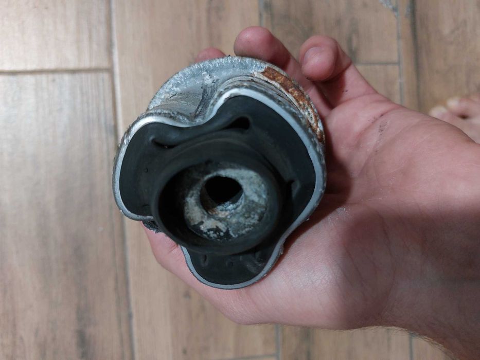 Салейнблоки задней балки Опель Астра Н