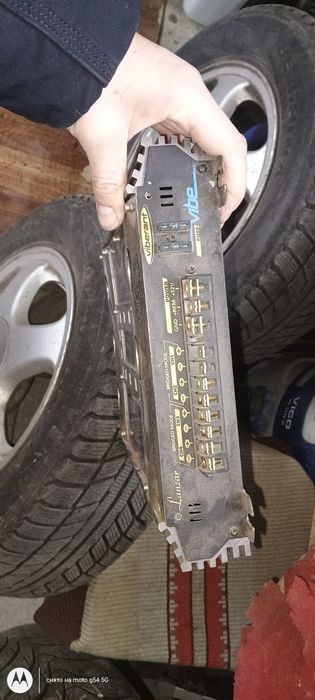 Собвуфер разом з підсилювачем