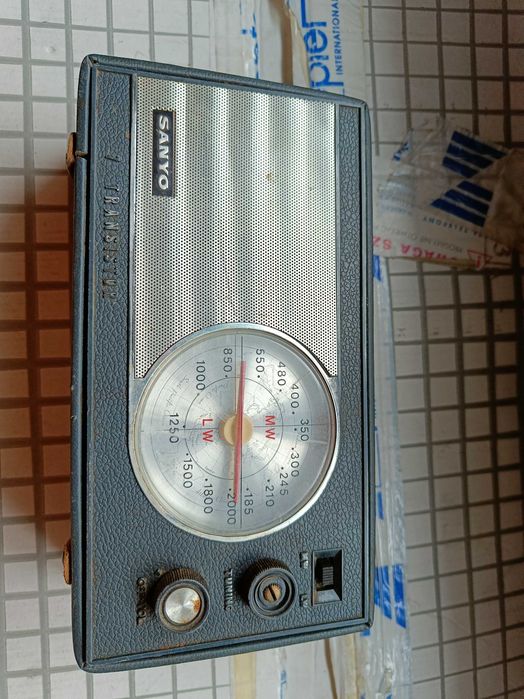 Radio tranzystorowe Sanyo 7 transitor przenośne na baterie prl