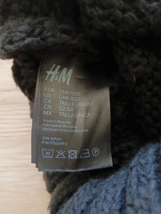Czarna czapka H&M