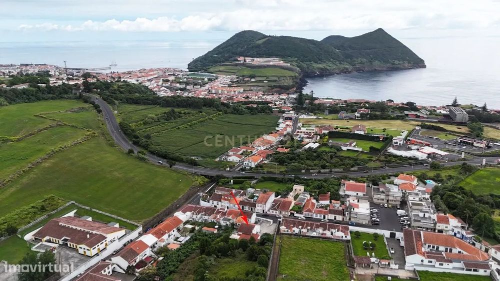 Moradia T4, localizada Pico da Urze , Angra do Heroísmo