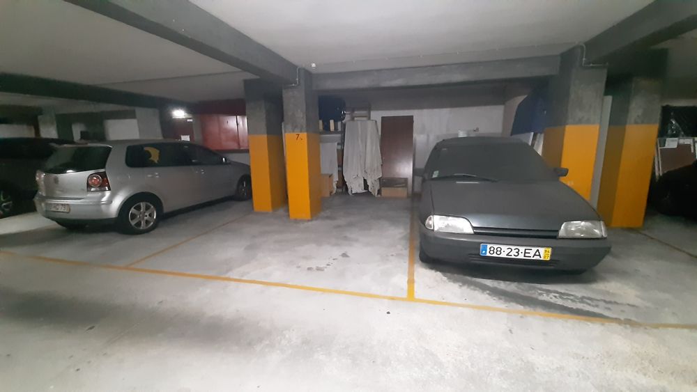 Garagem para mota ao Pingo Doce da Prelada