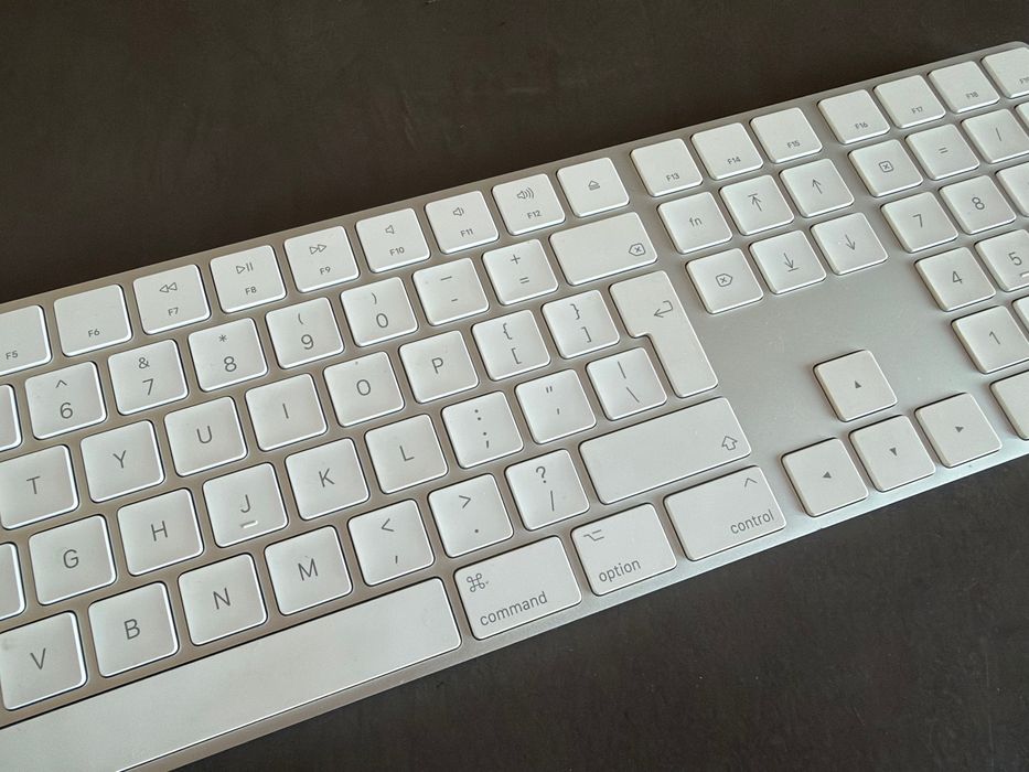 Apple Magic Keyboard A1843 — Excelente Estado