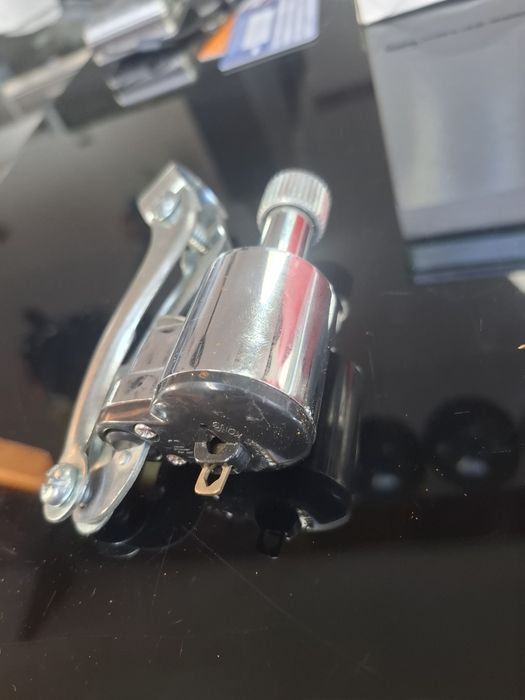 Sprzedam nowe dynamo z uchwytem do roweru.Produkcji hong kong