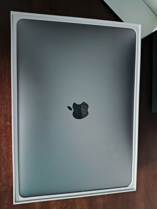 Продам Macbook A1708