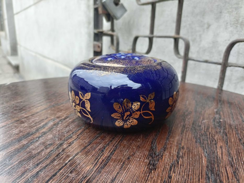 Stara porcelanowa ikebana kobalt złote kwiaty