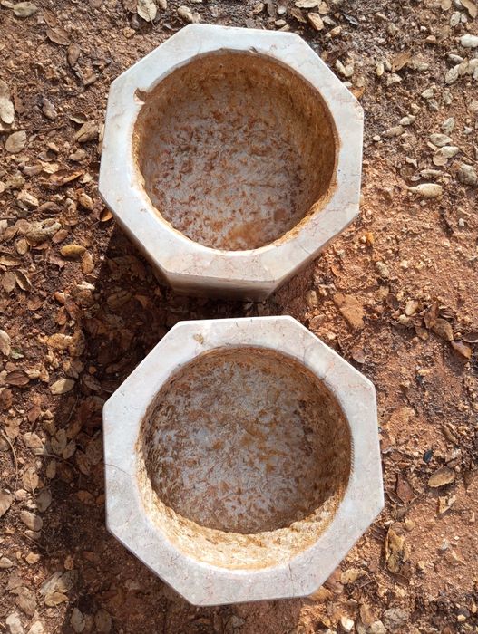 Conjunto de pias em pedra