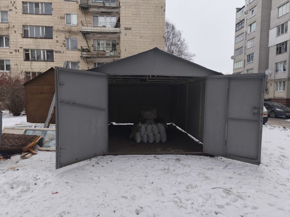 Продам металевий гараж 3.5*6.0 з місцем вул. Молодіжна, м. Біла Церква