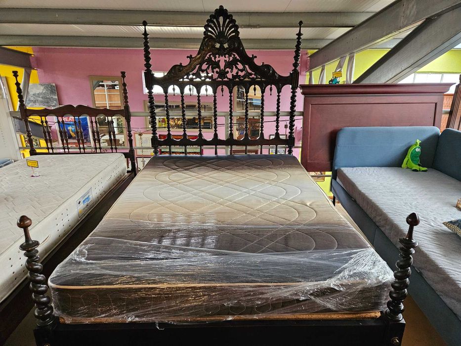 Bed with slatted base and mattress - Very good overall condition