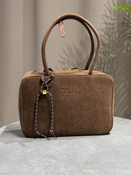 Сумка Miu Miu Chocolate Suede Beau Top-Handle Bag
