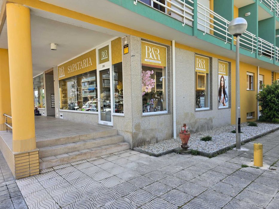 Trespasse de Sapataria Moderna em Funcionamento | Negócio Chave na Mão