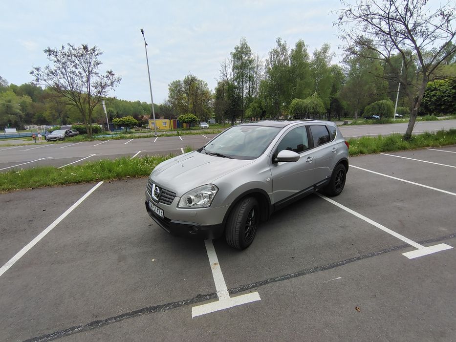 Nissan Qashqai   srebrny metalik