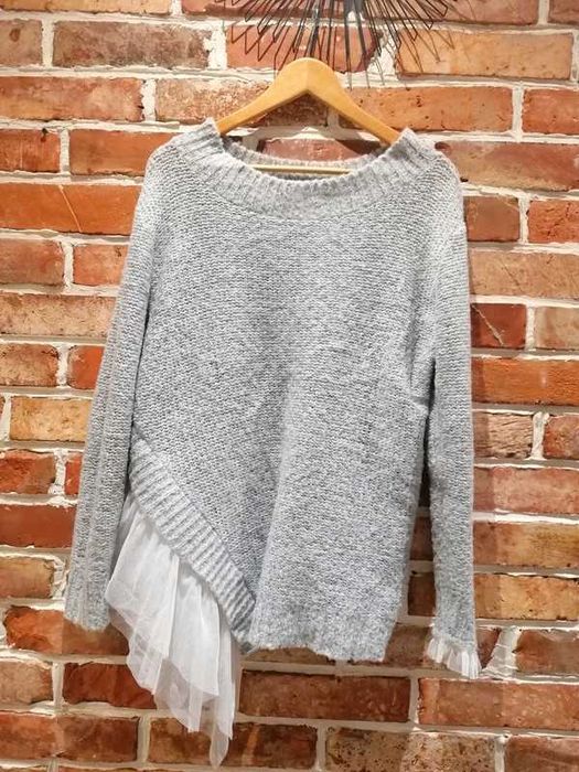 Sweter z falbanką tiulową, rozm. uni