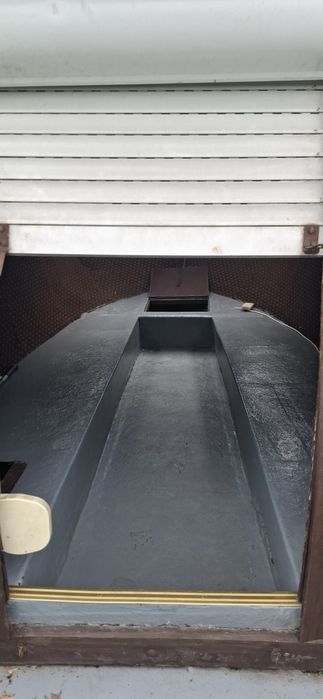 Łódź wędkarska kabinowa