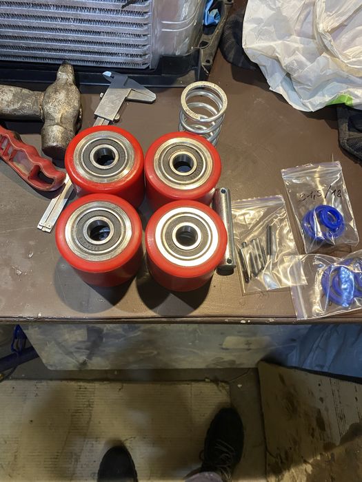 Ремонт и выкуп гидравлических тележек , штабелеров и рокл(рохл)