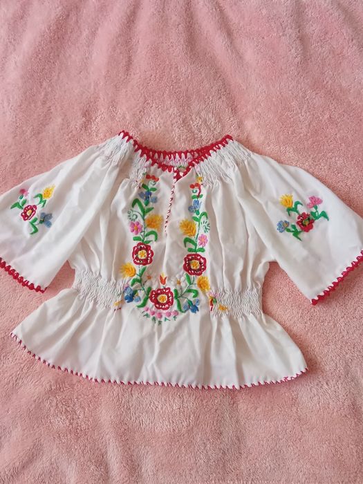Гарна вишиванка  для маленької  модниці