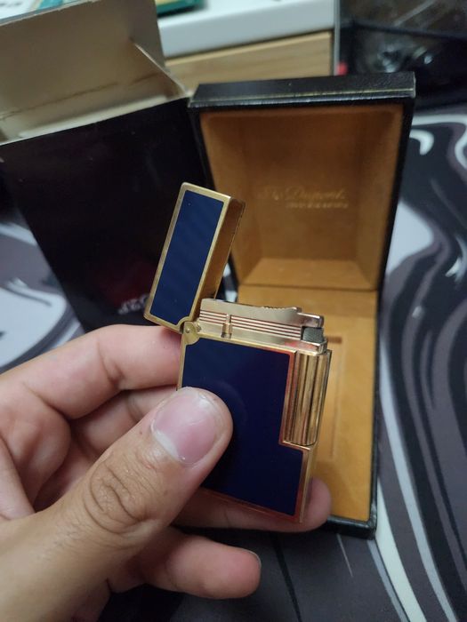 Isqueiro S.T. Dupont laca da China azul e dourado, com caixa e certificado