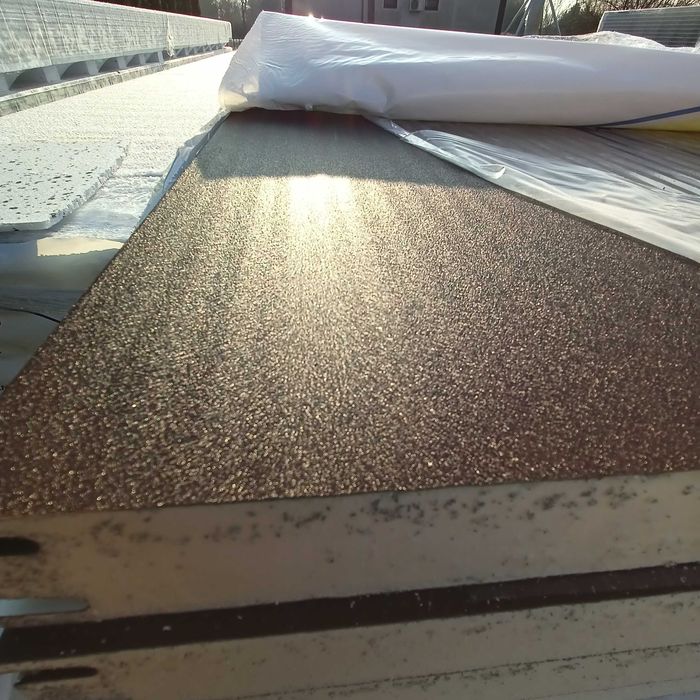 płyta warstwowa ścienna PIR 40mm gat.1 "od ręki" RAL8017 MAT brąz