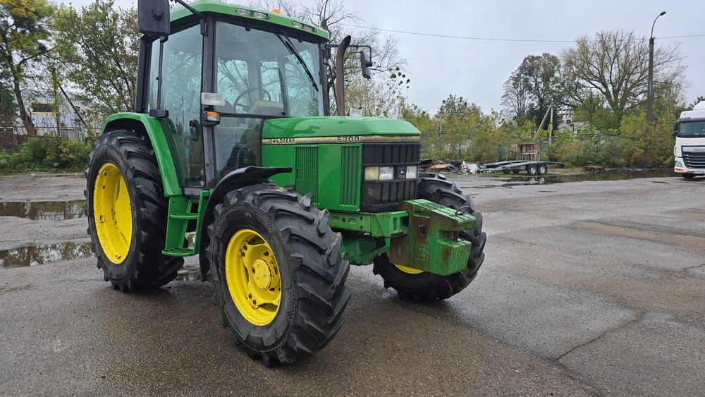 Свіжопривезений трактор Джон дір