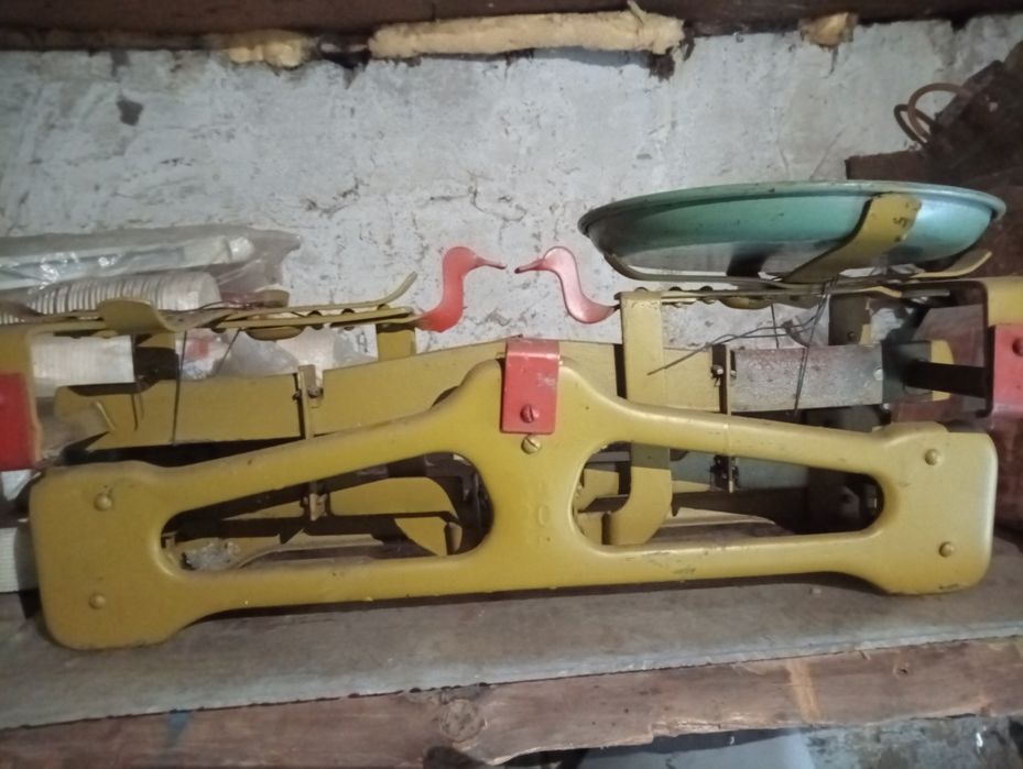 Продам весы старинные до 20 кг