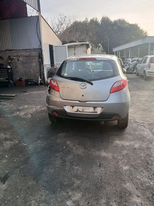 Mazda 2 de 2009 para peças