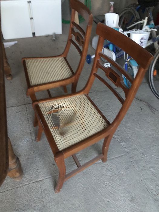 Vendo mesa de madeira maciça mais 6 cadeiras